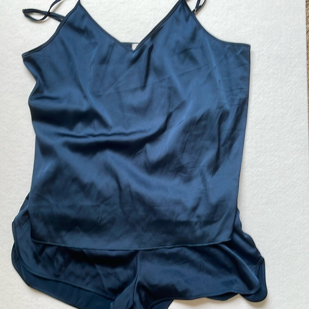 NWOT Ekouaer Navy Silky Cami Tank and Shorts Set